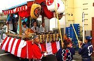 囃子屋台はお亀と獅子舞。09.10.11.