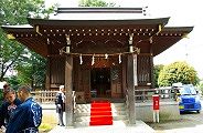 境内北側に建つ社殿。09.10.12.