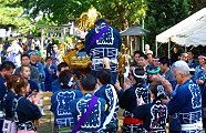 拝殿前から宮出し。09.10.12.