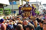 猿田彦に導かれて路地中へ。09.10.18.