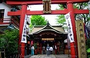 狭い境内。'10.05.04.