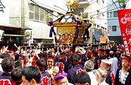お神酒所で差し上げ引き渡し場所へ。'10.05.04.