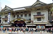 鉄砲洲千貫神輿到直前の歌舞伎座。'10.05.03.