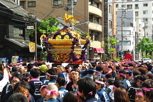 お江戸の蔵店舗前を宮出し。'10.05.16.
