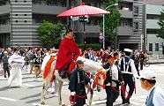 殿務める騎馬宮司。'10.05.16.