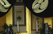 坂本町会お神酒所に掲げられた小野篁の掛け軸。'10.05.16.