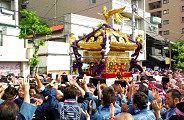宮出しから早くも祭りモード。'10.05.16.