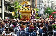 お神酒所前では御挨拶の方向転換。'10.05.16.