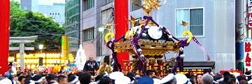 第二鳥居への最終宮入へ。'10.05.09.
