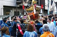 旧道幅広のあたりや休息所。'10.05.16.