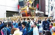 差し上げも途切れぬ撥と横笛。'10.05.16.