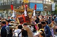 城南担ぎの調子取る撥と横笛。'10.05.16.
