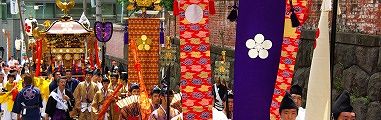 神幸列が無縁坂を登る。'10.05.22.