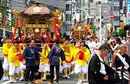 お神酒所の湯島北町会へ。'10.05.22.