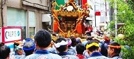 驚くほど狭い路地へ入り込む。'10.05.30.