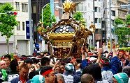 賑やかな精華の町会神輿。'10.05.30.