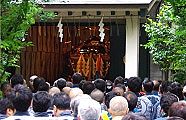 長年鎮座していた出御祭。'10.05.03.