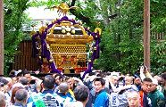 千貫神輿の境内への出御。'10.05.30.