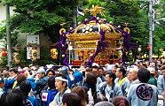 氏子町会柳浅の渡御で始まる。'10.05.30.