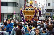 予定外の江戸通りまで担出し。'10.05.30.