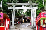 狭い境内。'10.05.30.