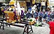 手狭な境内での出御式。'10.05.30.