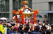 葛飾郵便局脇を渡御。'10.05.23.