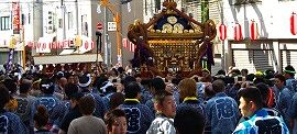 木遣先導して地蔵坂通りへ入り込む。'10.06.06.