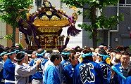 気付かぬ内に担ぎ手替わる。'10.06.06.