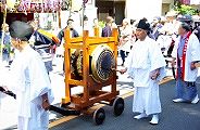 前触れの引き太鼓。'10.06.06.