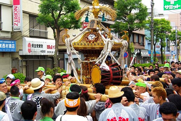 池上通りを悠然と城南担ぎ。'10.06.13.