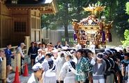 社殿三周の渡御挨拶。'10.07.18.