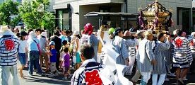 子供待つ路地中の休息場所。'10.07.18.
