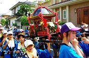 頑張る女児神輿。'10.07.25.