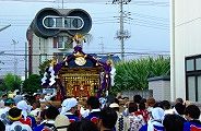 目立つ建造物の双眼鏡マンション。'10.07.25.