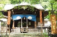 式典前の静寂な拝殿。'10.07.31.