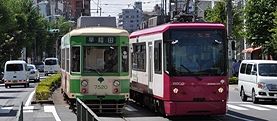 すれ違う新旧車輛。10.08.07.