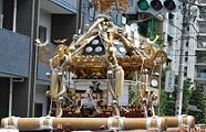 見納めの天保八角神輿。'10.08.08.