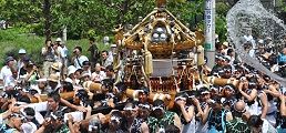 豪快な水かけ。'10.08.08.