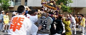 辻辻でヨコタ担ぎの披露。'10.08.22.