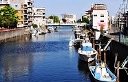 呑川は水量と清掃行き届き悪臭はしない。'10.09.05.