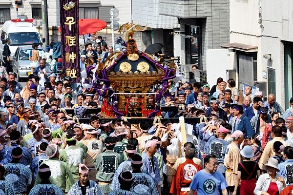 文久三年四尺五寸の宮神輿の中居町会渡御。'10.09.12.