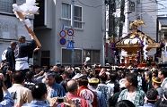 大型の御幣振り。'10.09.12.