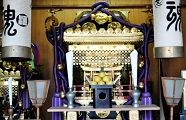 神輿庫に鎮座したままの河原稲荷の宮神輿。'10.09.12.
