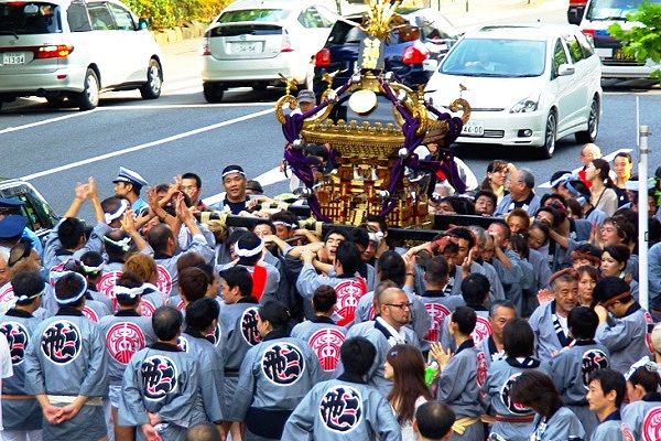 ビル陰心地よく担ぎにも気合入る。'10.09.19.