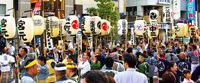大門交差点で宮入の隊列作る。'10.09.19.