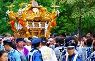 芝パークビル広場前を渡御。'10.09.19.