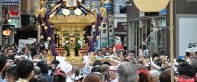 町田一番街を掻き分けて渡御。'10.09.26.