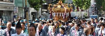 イーストから六本木交差点へ渡御。'10.09.26.