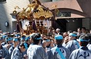 上下二段の通りから外苑東へ。'10.09.26.